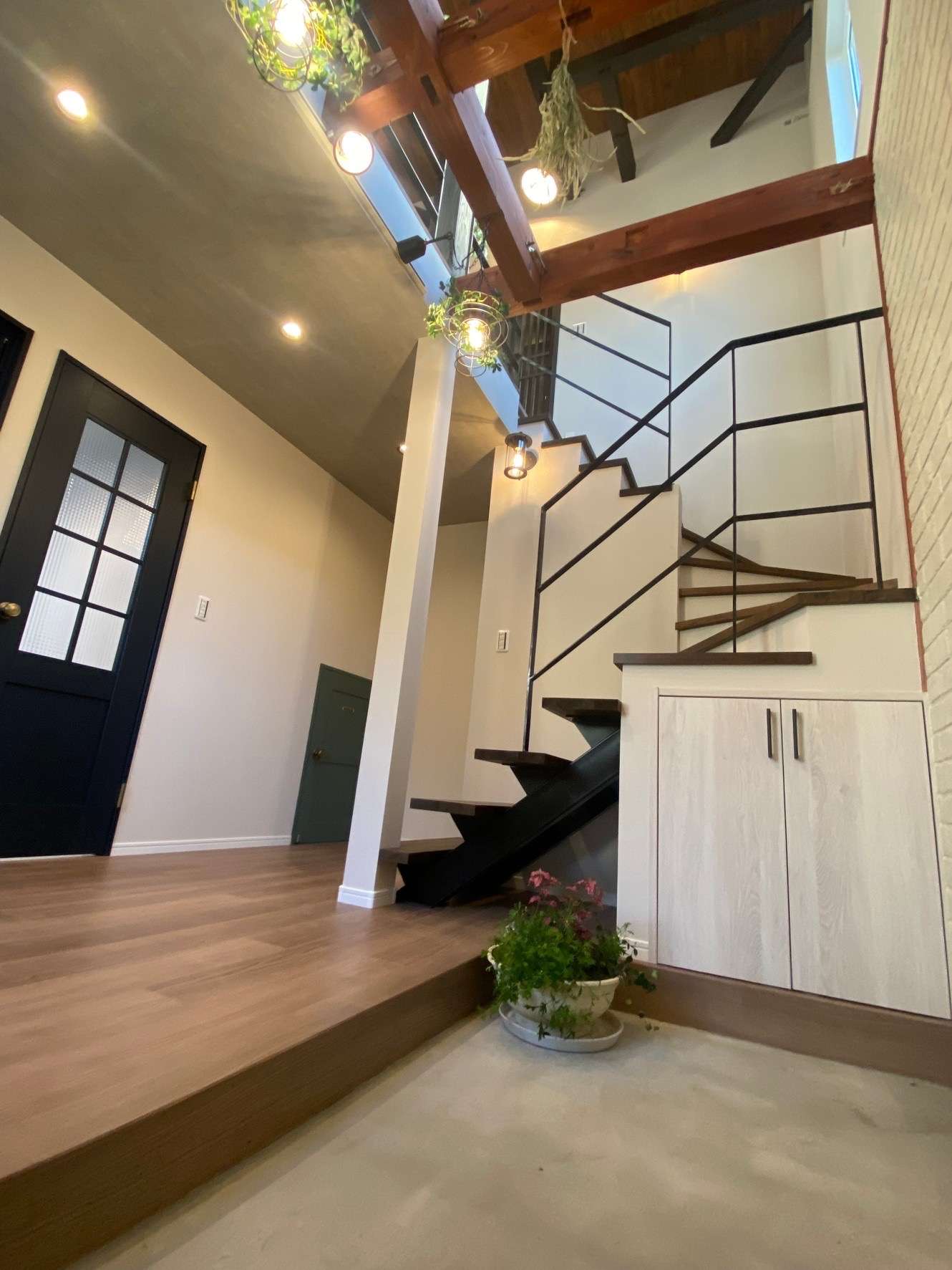 【開放感を感じられるアイアン階段をご紹介】| mikiデザインハウスで新築・リノベーション