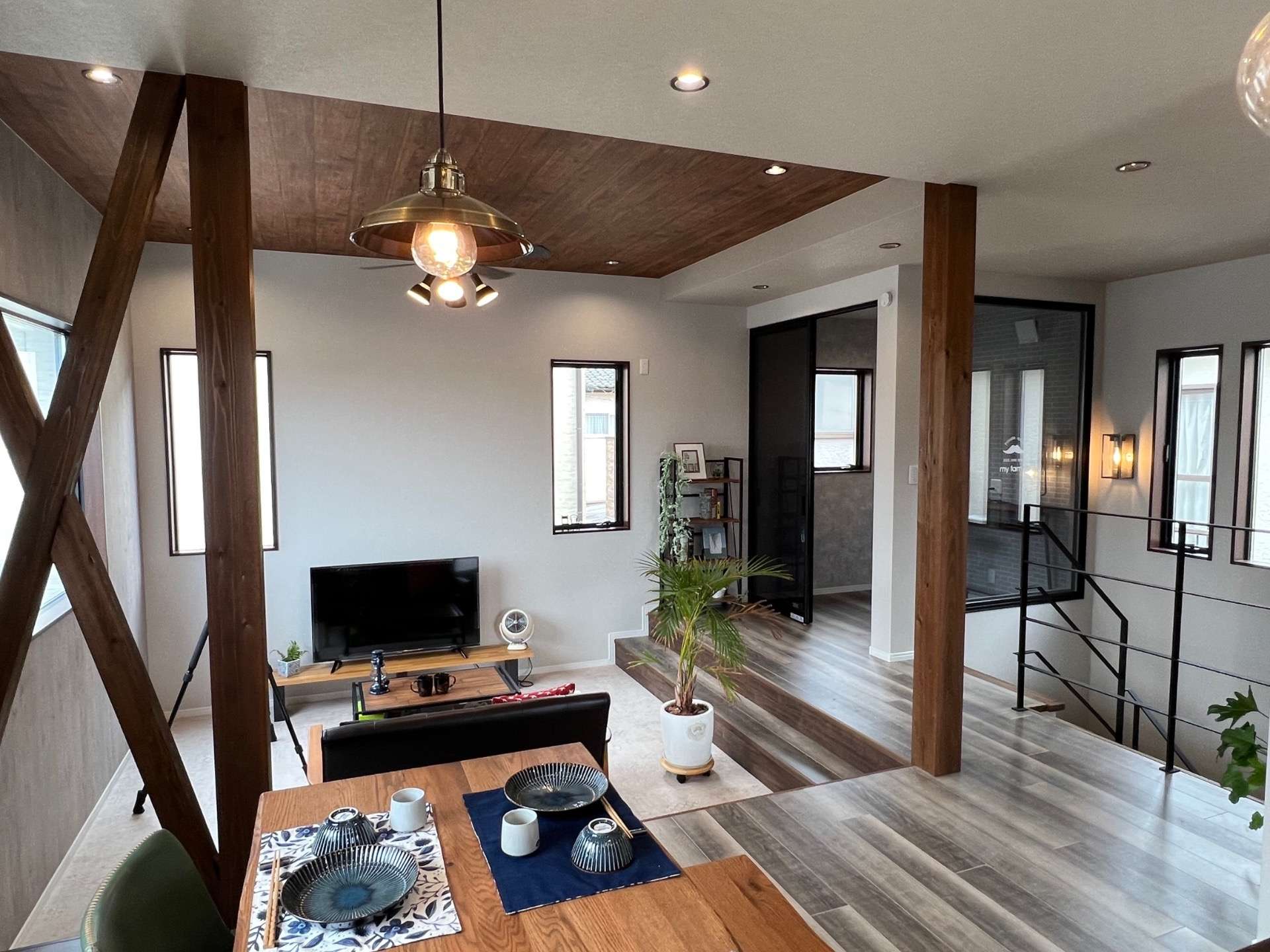 【ダウンフロアで家族がくつろぐリビングに】宮崎市で新築・リノベーション | mikiデザインハウス