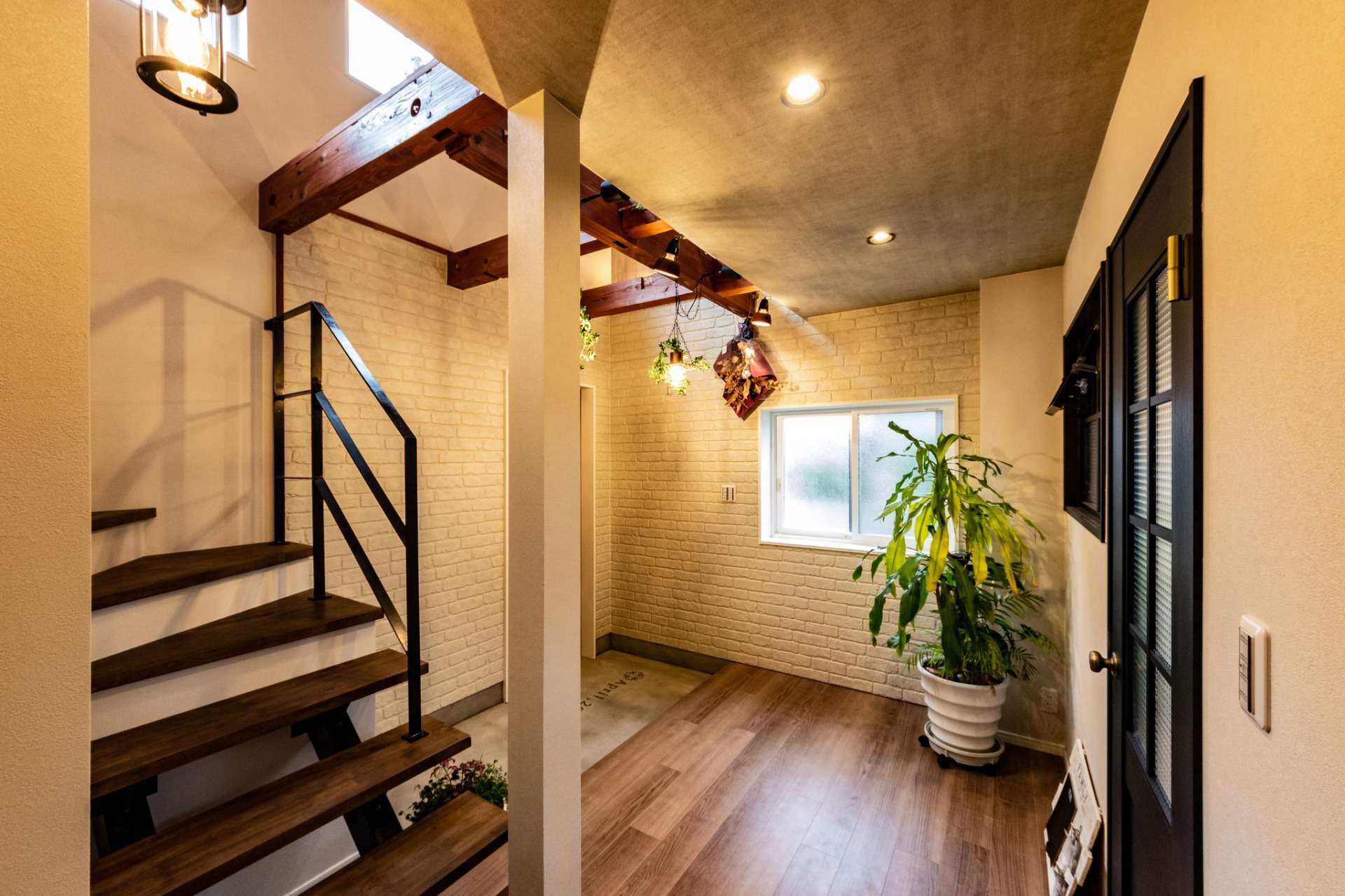 【明るい玄関にリフォームしませんか？】宮崎市で新築・リノベーション| mikiデザインハウス