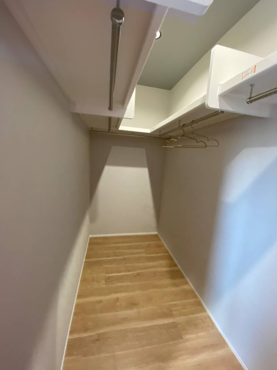 【オープンクローゼットを取り入れた快適で心地よい主寝室】宮崎市で新築・リノベーション| mikiデザインハウス