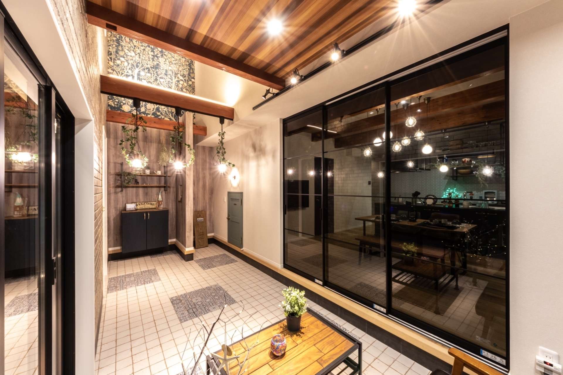 【見た目もすっきり。美しいブラックフレームの間仕切り️】宮崎市で新築・リノベーション | mikiデザインハウス