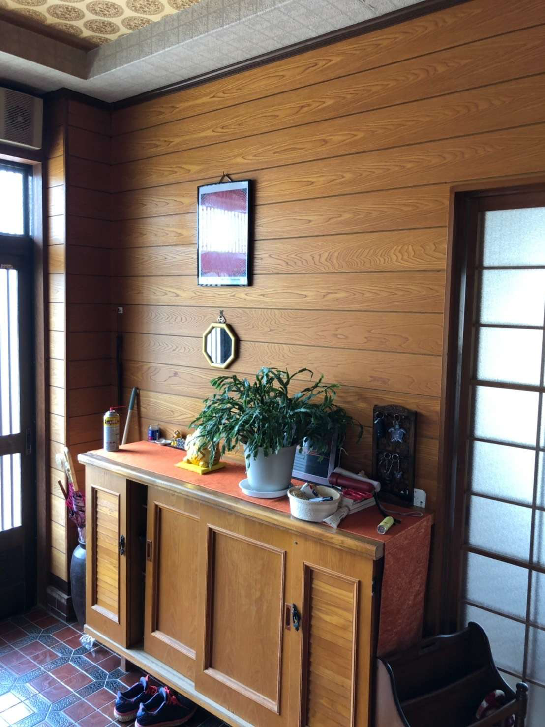 【ホテルのロビーの様な高級感あふれる玄関にリフォーム】宮崎市で新築・リノベーション | mikiデザインハウス