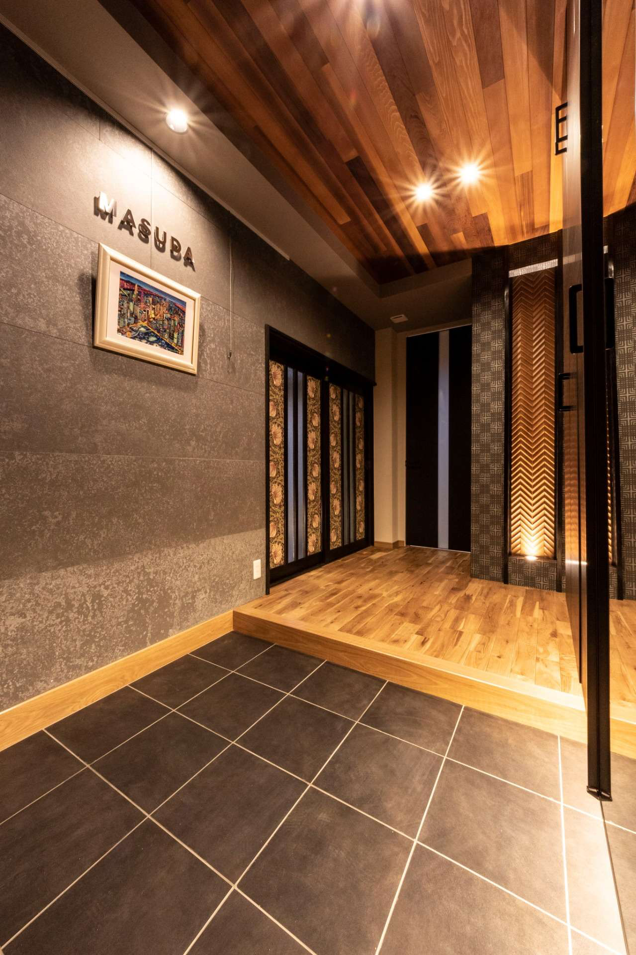 【ホテルのロビーの様な高級感あふれる玄関にリフォーム】宮崎市で新築・リノベーション | mikiデザインハウス